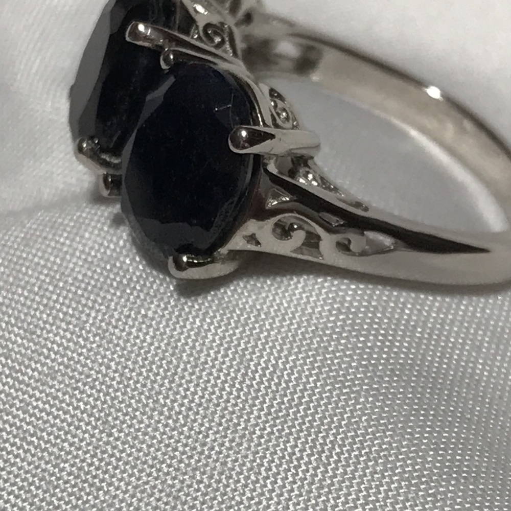 🌹Midnight Sapphire 3 stone Ring - Picture 2 of 8